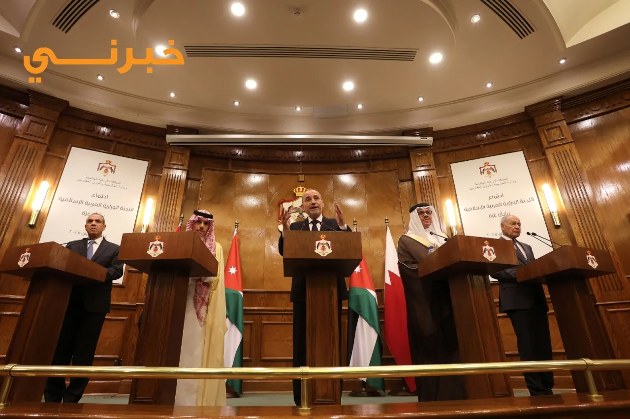 اللجنة الوزارية المكلّفة من القمة العربية الإسلامية المشتركة تعقد اجتماعاً موسعاً مع الرئيس الفلسطيني عبر تقنية الاتصال المرئي