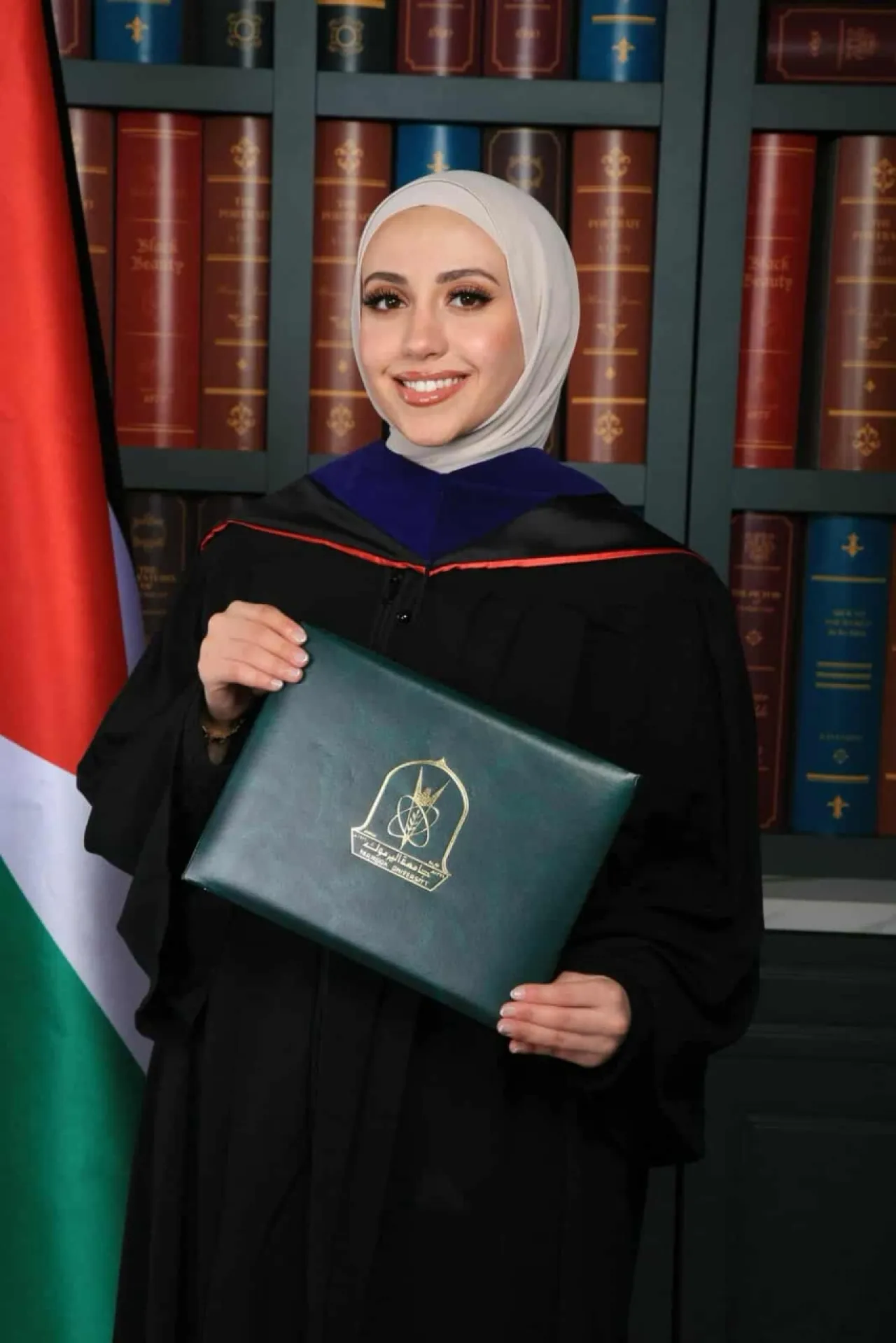 مبارك للدكتورة رؤى ابوجبل شهادة دكتور طبيب