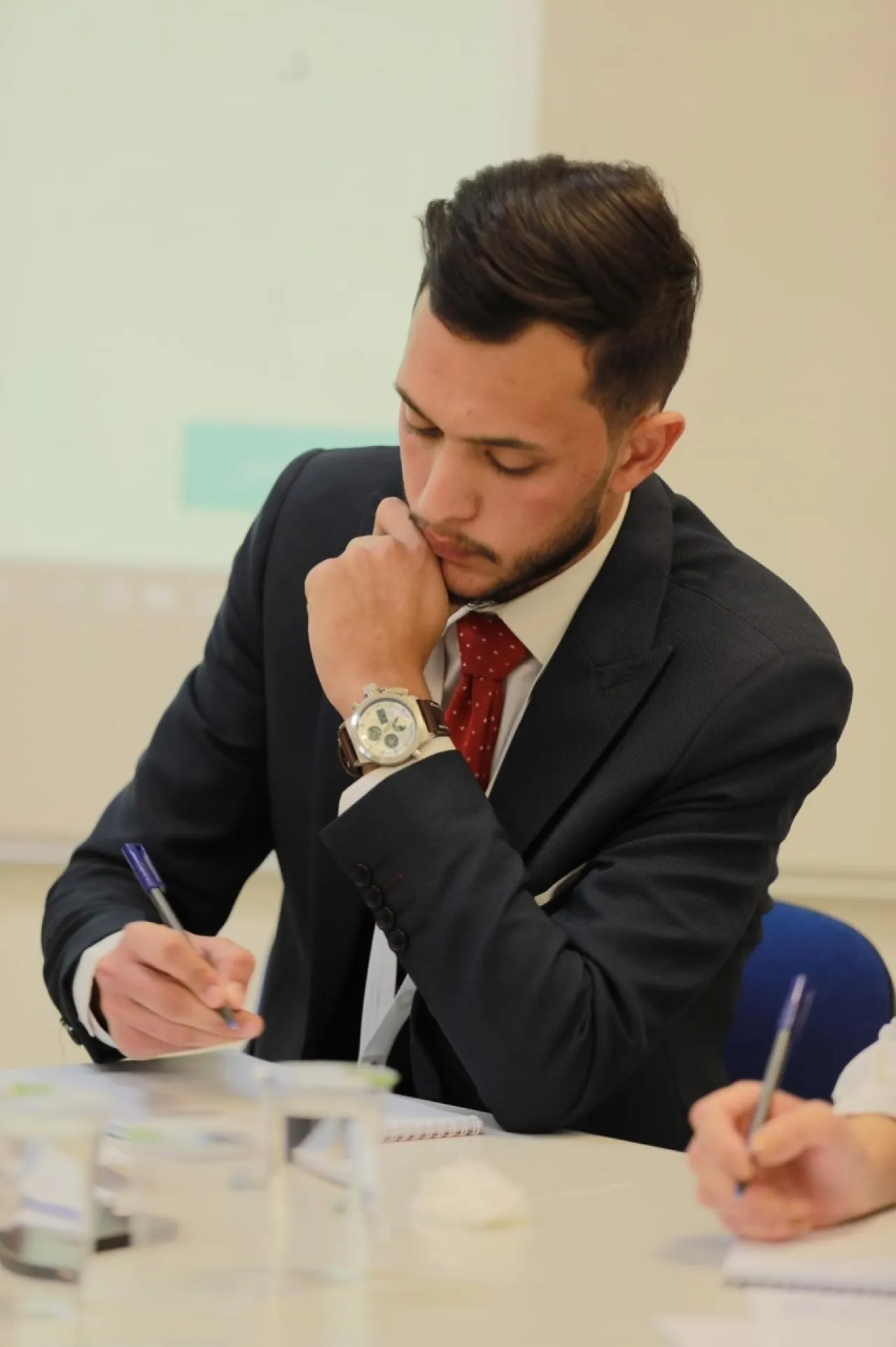 نشر الفكر القانوني أساس بناء مجتمع واعٍ ومتحضر