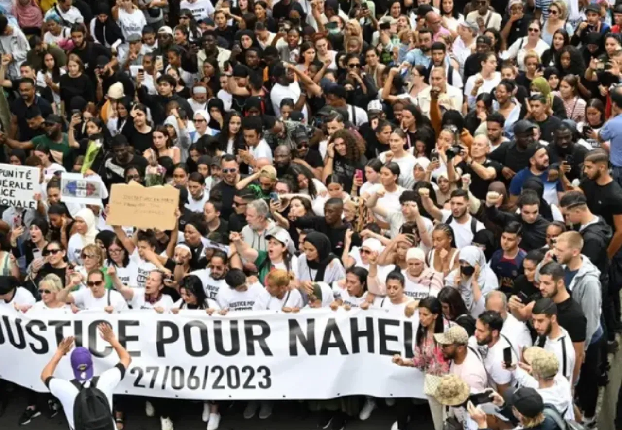 القضاء يقرر محاكمة شرطي قتل مراهقا بالرصاص فأشعل الغضب بفرنسا