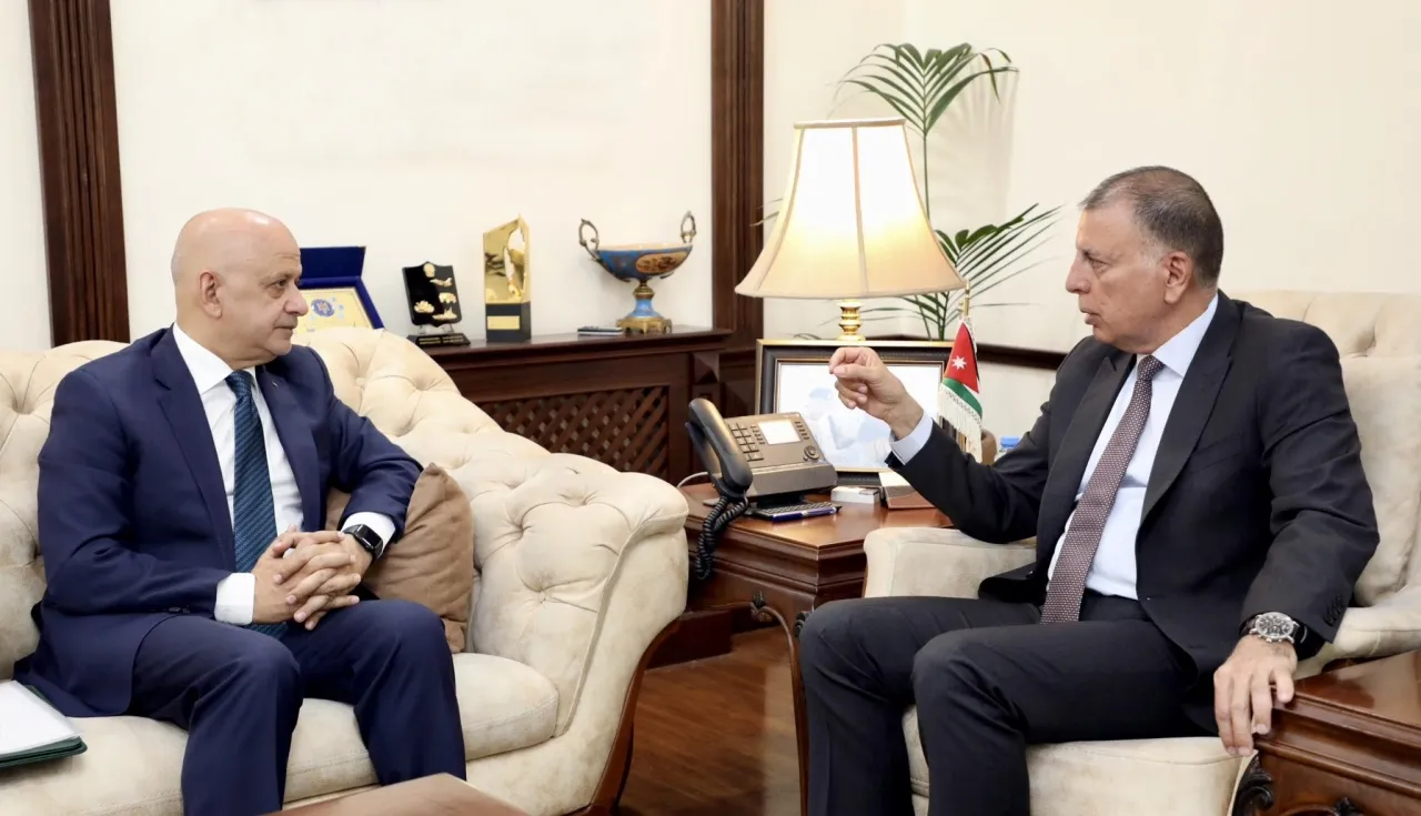 الحاج توفيق يلتقي وزير الداخلية ويناقشان نتائج زيارة وفد غرفة تجارة الاردن إلى الجمهورية العربية السورية