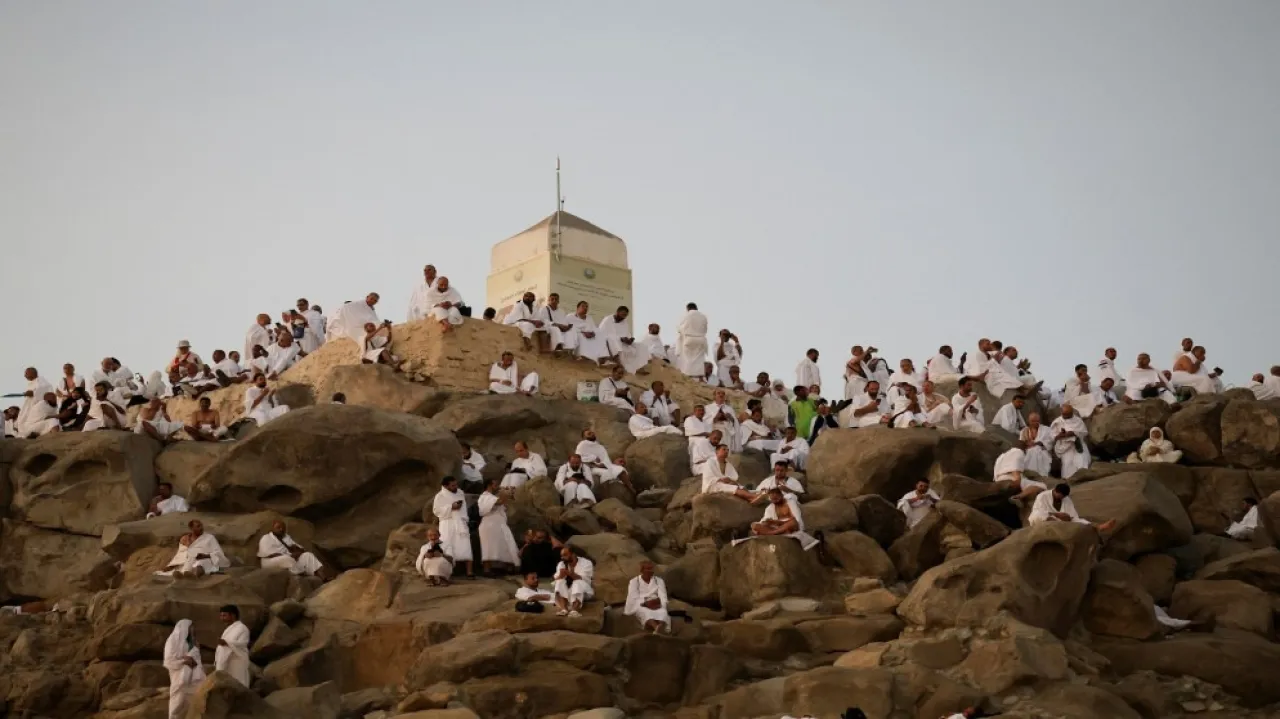 مشعر عرفات قلب الحج النابض وموقف عظيم يشهد على توحيد الصفوف