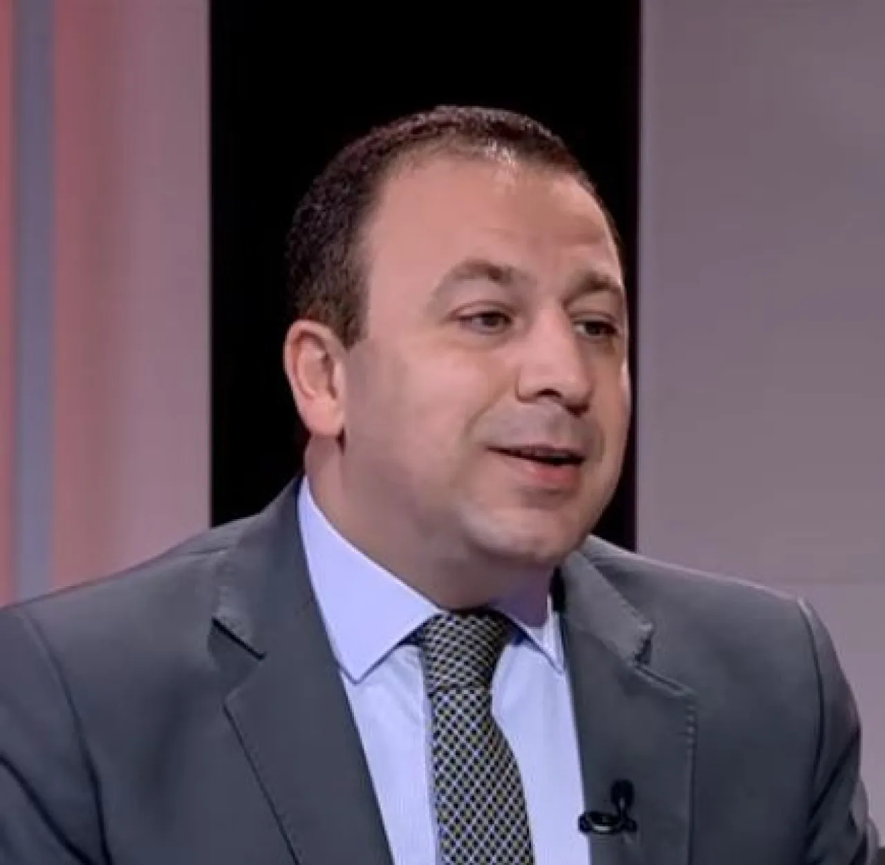 مراجعة التشريعات لدعم منتخب النشامى