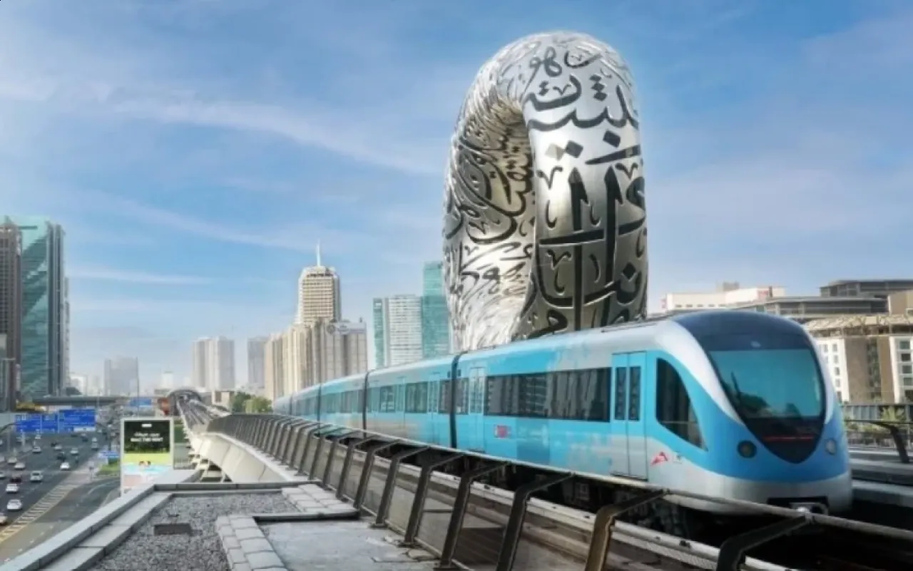 قبل ركوب مترو دبي تعرف على القواعد الذهبية لضمان رحلة آمنة ومريحة