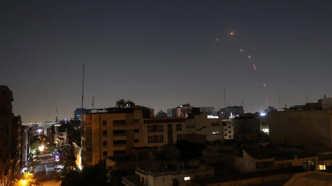 دفعات جديدة من الصواريخ الإيرانية تضرب إسرائيل