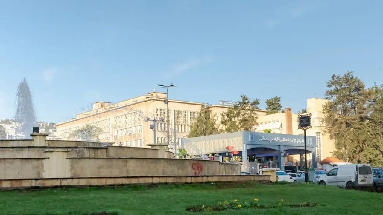 التنانير القصيرة ممنوعة مستشفى في الجزائر يفجر جدلاً