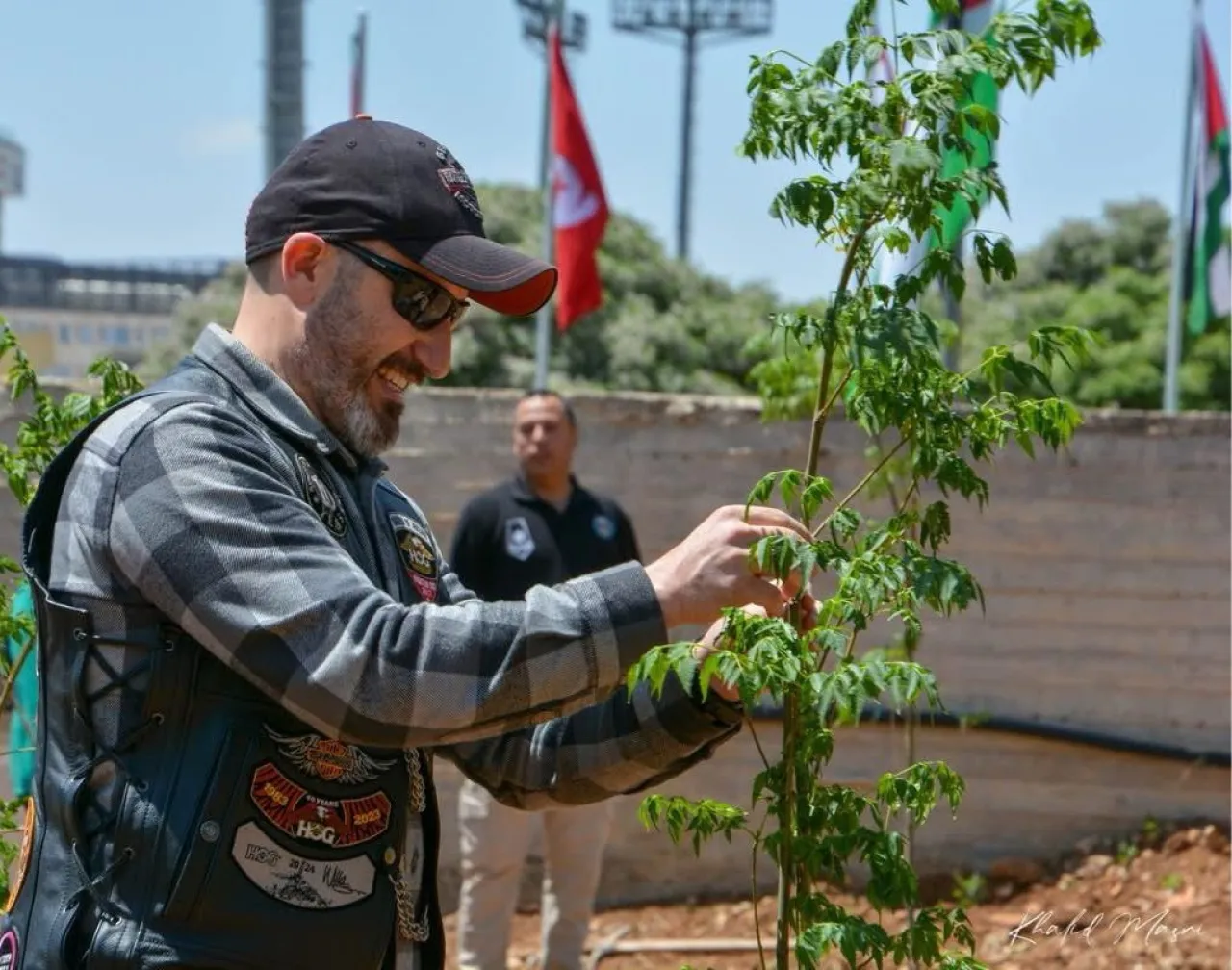 زين تستكمل زراعة 600 شجرة حُرجية ومُثمرة في مدينة الحُسين للشباب