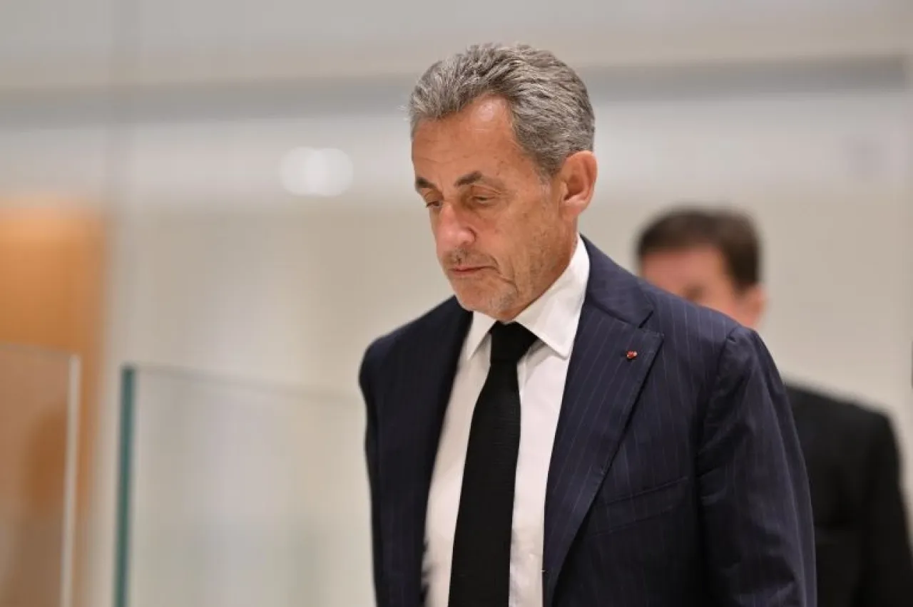 بعد إدانته بالفساد فرنسا تجرّد ساركوزي من وسام جوقة الشرف