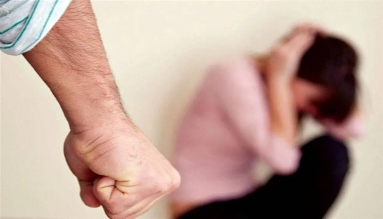 أريد كرامتي لا نفقة ولا مؤخر مصرية تطلب الخلع بعد أن حطم زوجها أسنانها