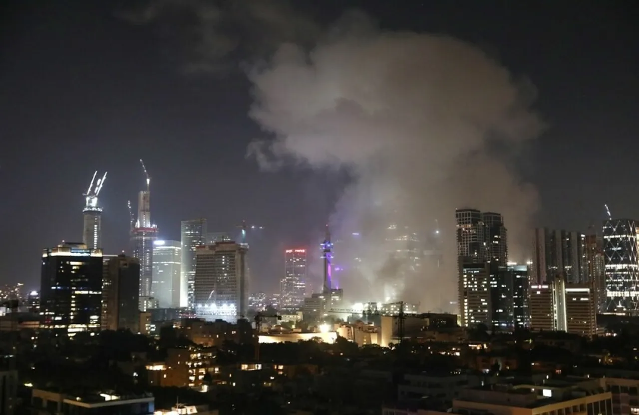 هجوم صاروخي واسع على إسرائيل وصاروخ إيراني يصيب مبنى في تل أبيب الكبرى