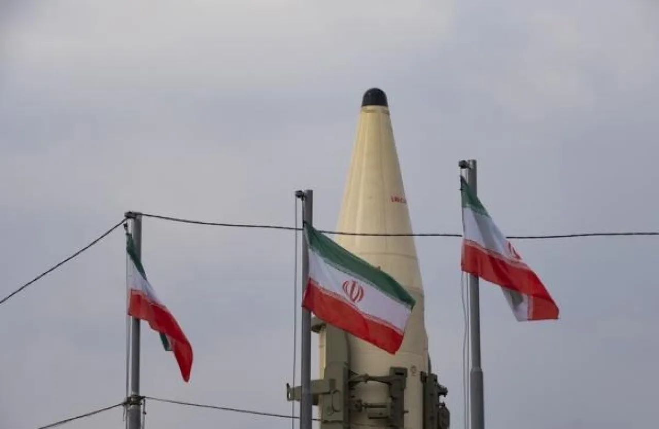 مستشار ترمب السابق الهجوم الأمريكي على إيران مغامرة قد تمزقنا