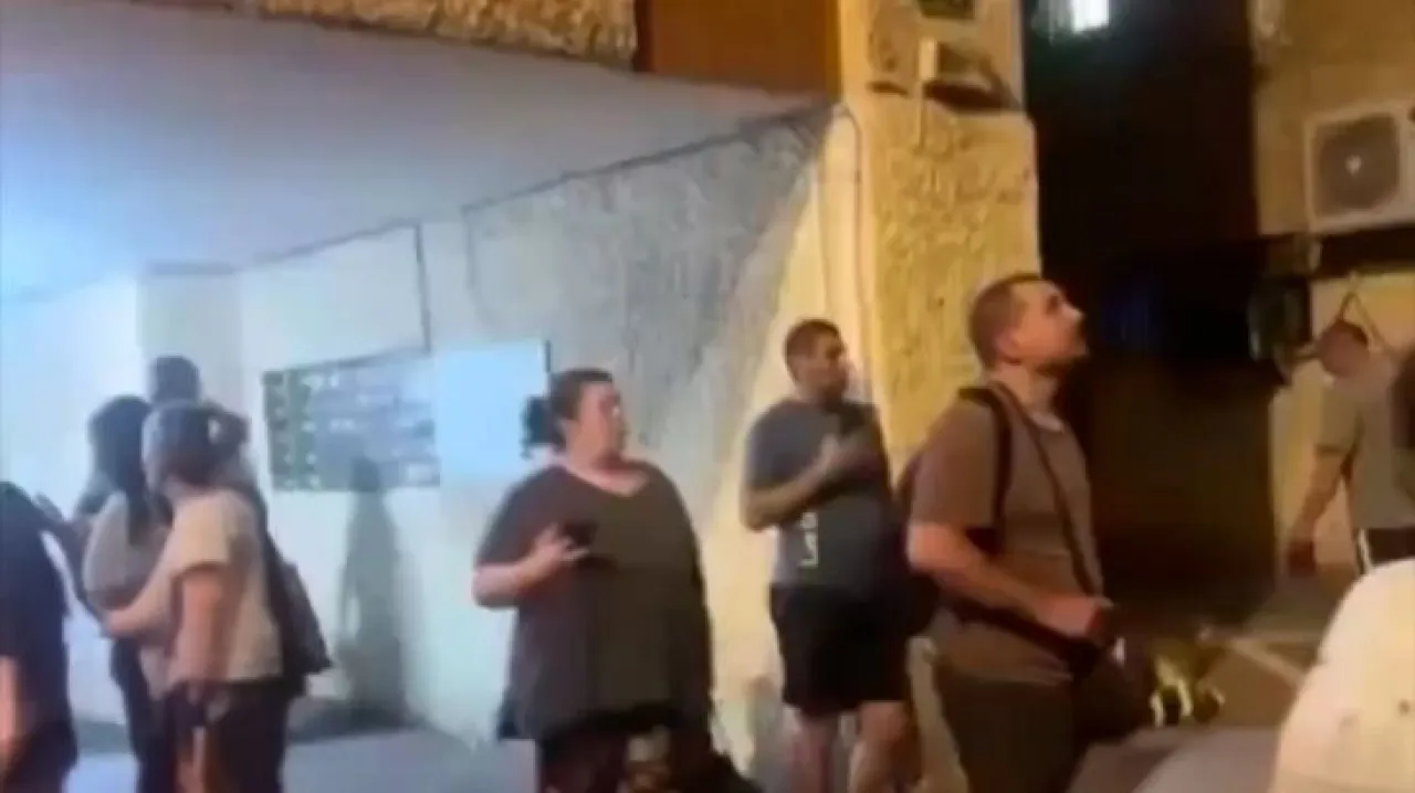 شعب الله المختار يطرد بعضه من الملاجئ  فيديو