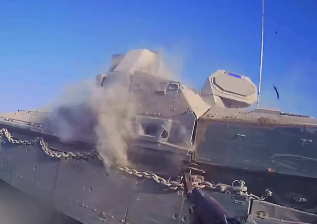 مشاهد بطولية مقاومون بالقسام يطاردون دبابة إسرائيلية  فيديو