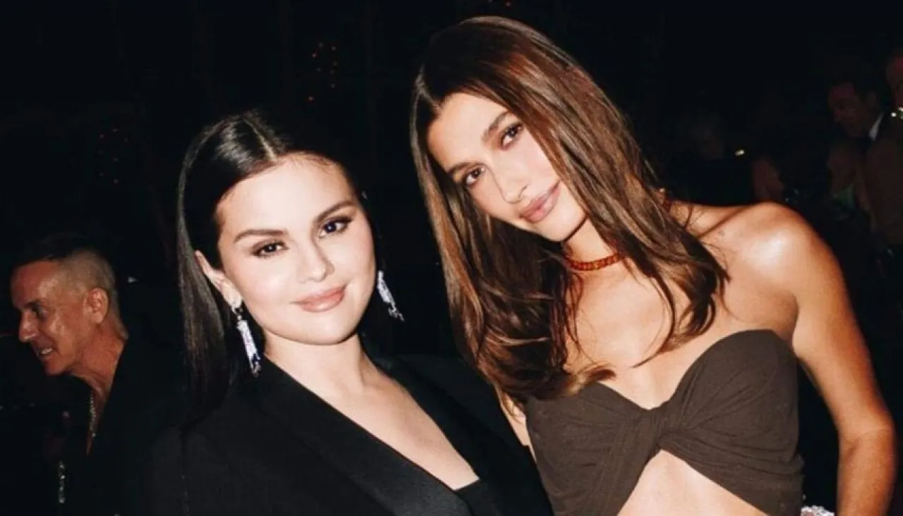 إلغاء المتابعة يشعل التكهنات هل عاد الخلاف بين سيلينا غوميز وهايلي بيبر