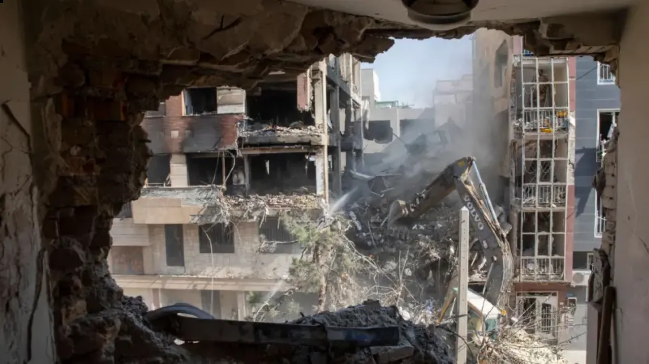 بين الغضب واللامبالاة كيف تنظر الشعوب العربية إلى إيران في مواجهتها مع إسرائيل