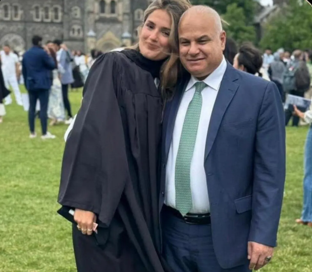الوزير خالد البكار يحتفل بتخرج ابنته من جامعة تورنتو