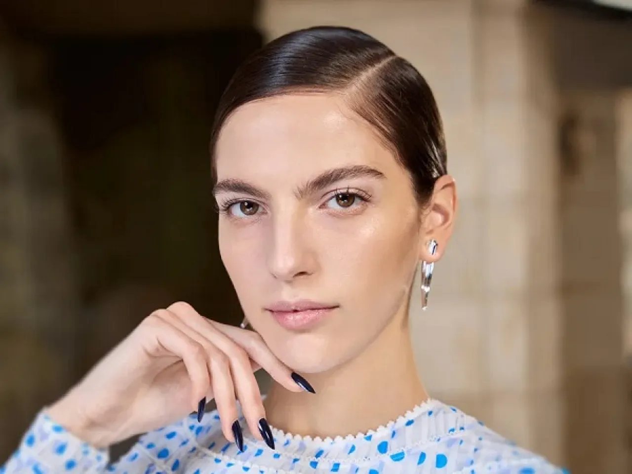 فوائد ترطيب البشرة قبل النوم أسرار جمالك تبدأ من الليل