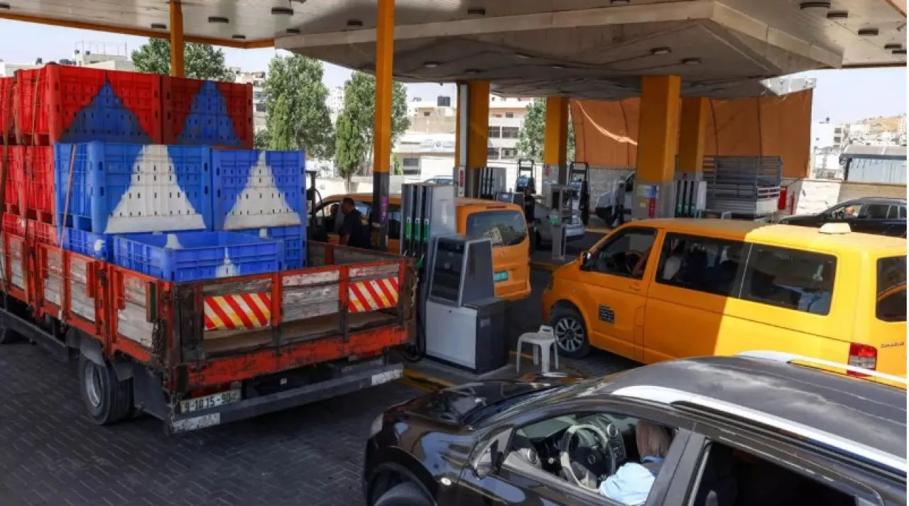 تواصل ازمة انقطاع الوقود والغاز في الضفة الغربية  فيديو