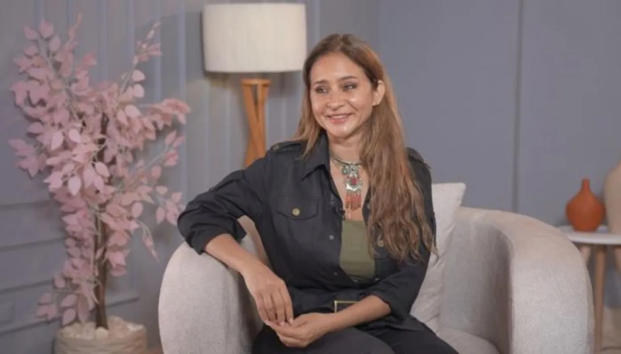 نيللي كريم تكشف كواليس مرعبة انتهت بانقلاب سيارة