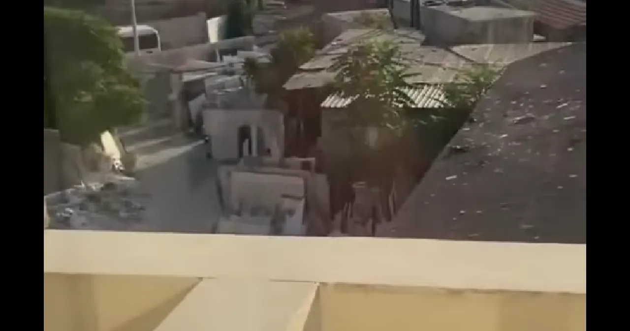 سائح يوثق لحظة استهداف الكنيسة في دمشق  فيديو