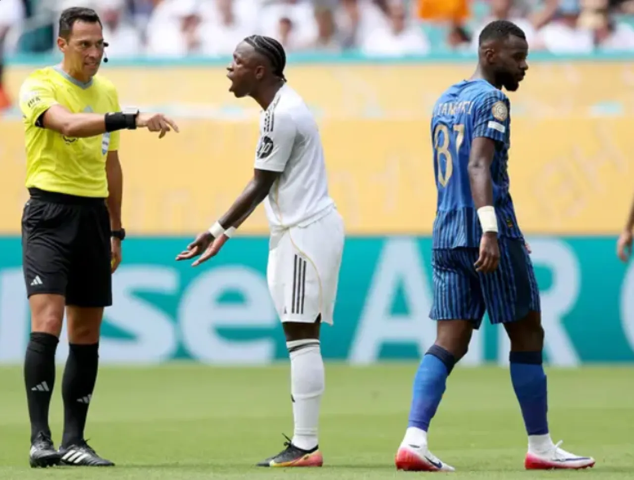 تمثيل فينيسيوس يزعج تشابي ألونسو