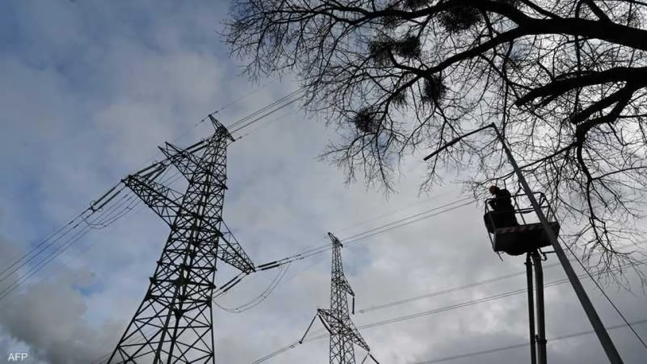 اضطرابات في الكهرباء جنوبي إسرائيل بعد سقوط صاروخ قرب منشأة