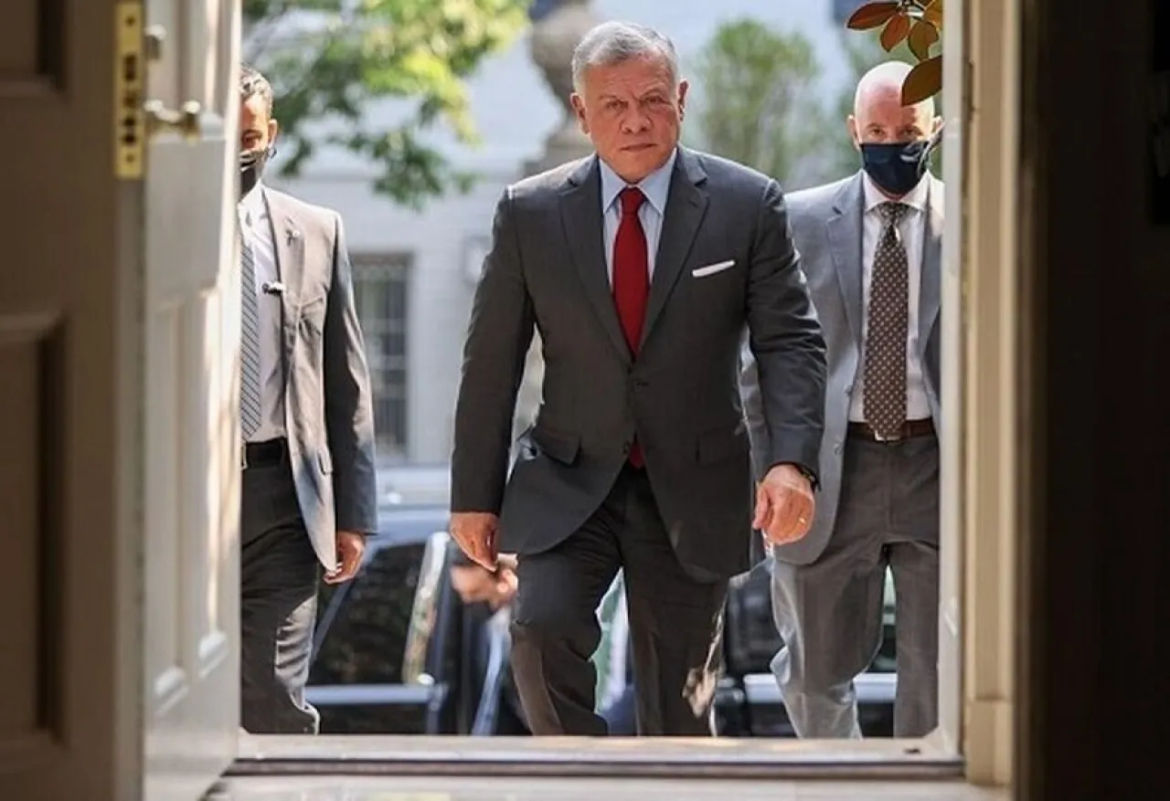 الملك يؤكد وقوف الأردن إلى جانب قطر في الحفاظ على أمنها واستقرارها