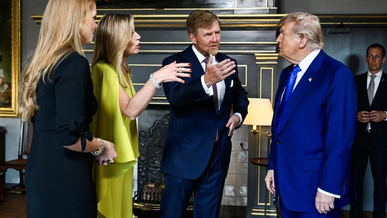 بالفيديو ملك هولندا يمنع ترمب من تنفيذ سلام القوة الفوقي المفضل لديه