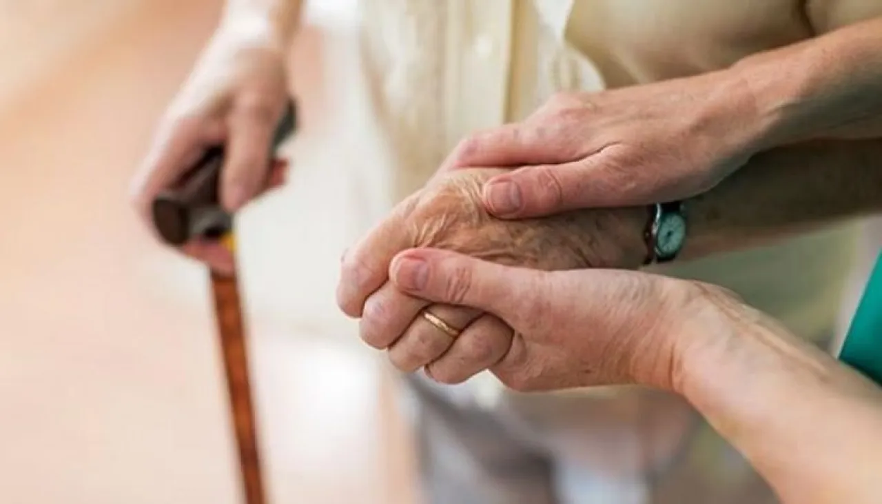 ليس دواء ولا عطرا طعام شائع يزيل رائحة كبار السن