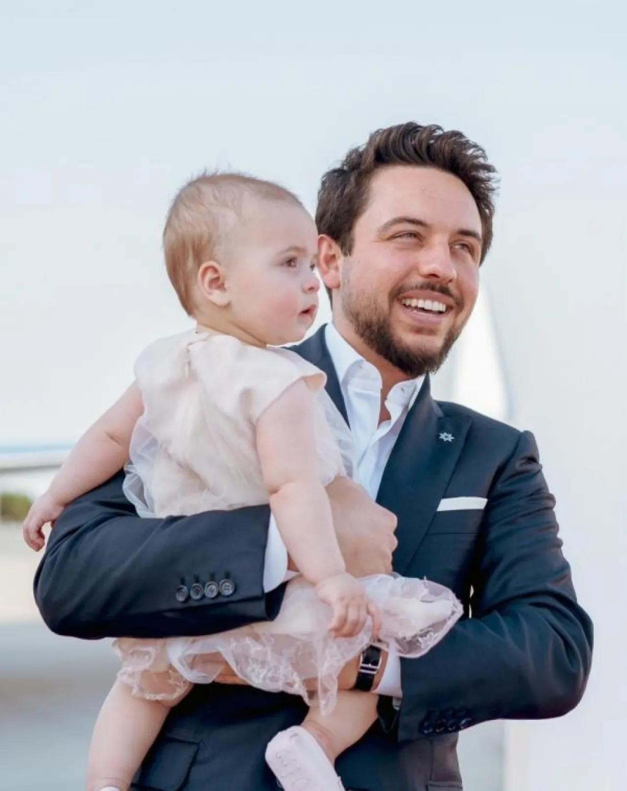 الملكة تهنئ ولي العهد بعيد ميلاده