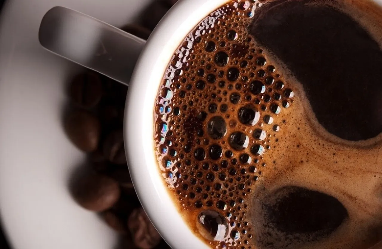 كيف يؤثر الكافيين على العمر البيولوجي للخلايا