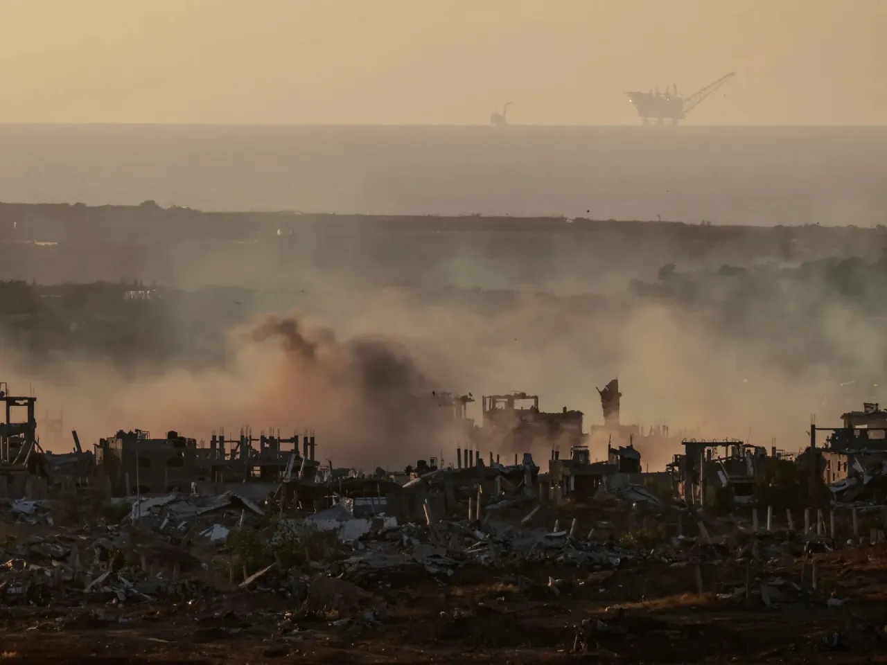 شهداء بنيران مسيّرة إسرائيلية والاحتلال ينسف مباني سكنية بخان يونس