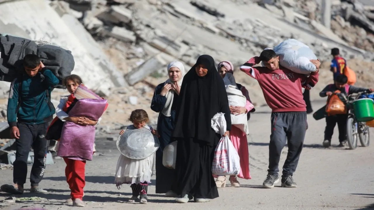 الاحتلال يجبر الفلسطينيين على النزوح قسرا من مناطق في مدينة غزة وجباليا