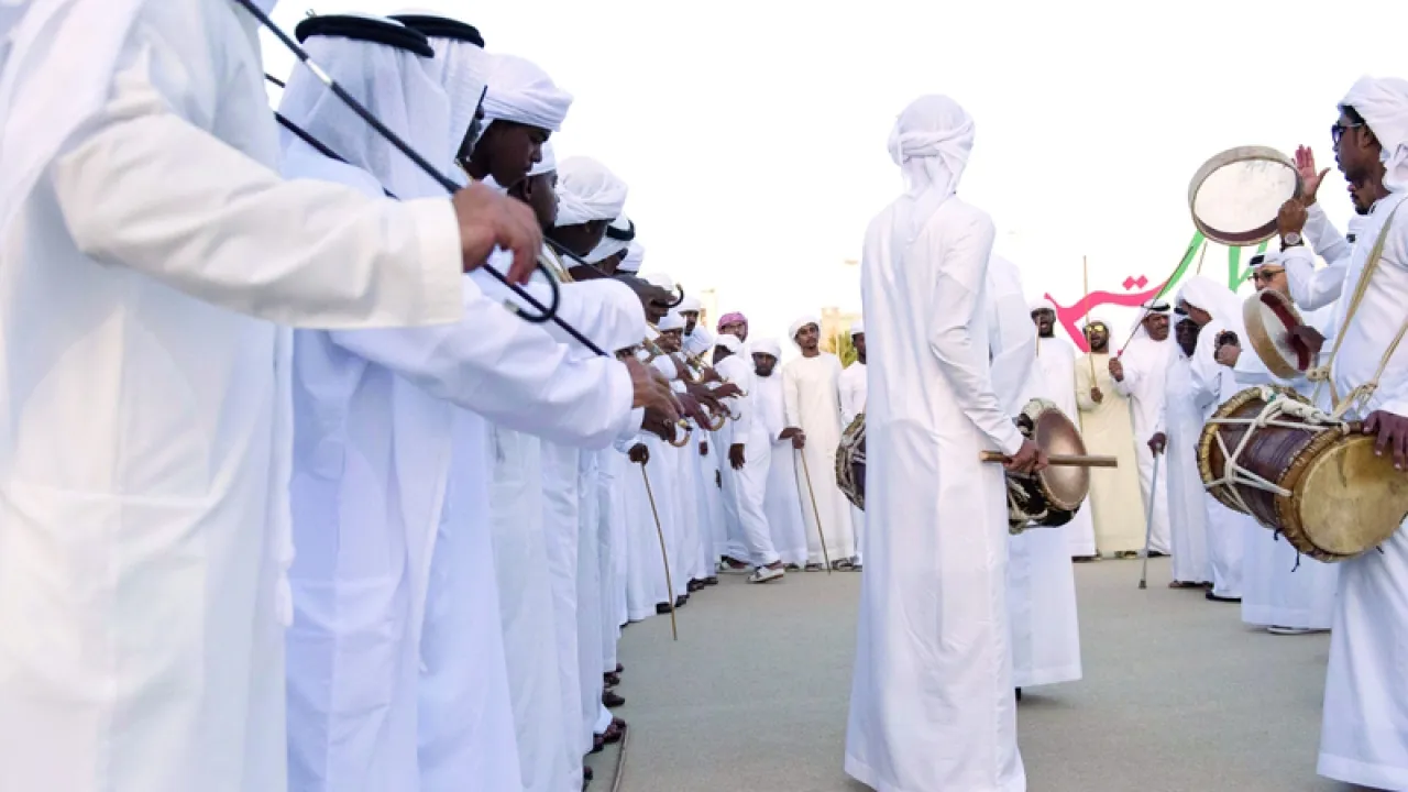 منحة الزواج قيد الدراسة في الإمارات