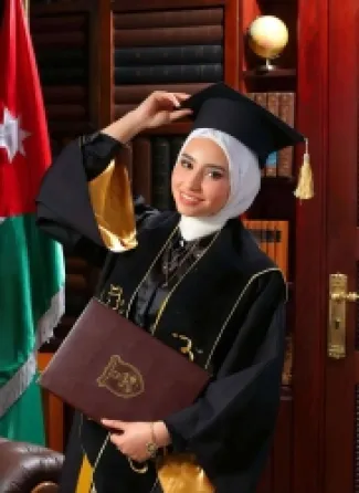 الدكتورة نور ماهر خضر مصطفى مبارك التخرج من الجامعة الاردنية