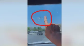 شظية تسقط على مركبة تيكتوكر أردني.. وفيديو يوثق اللحظة