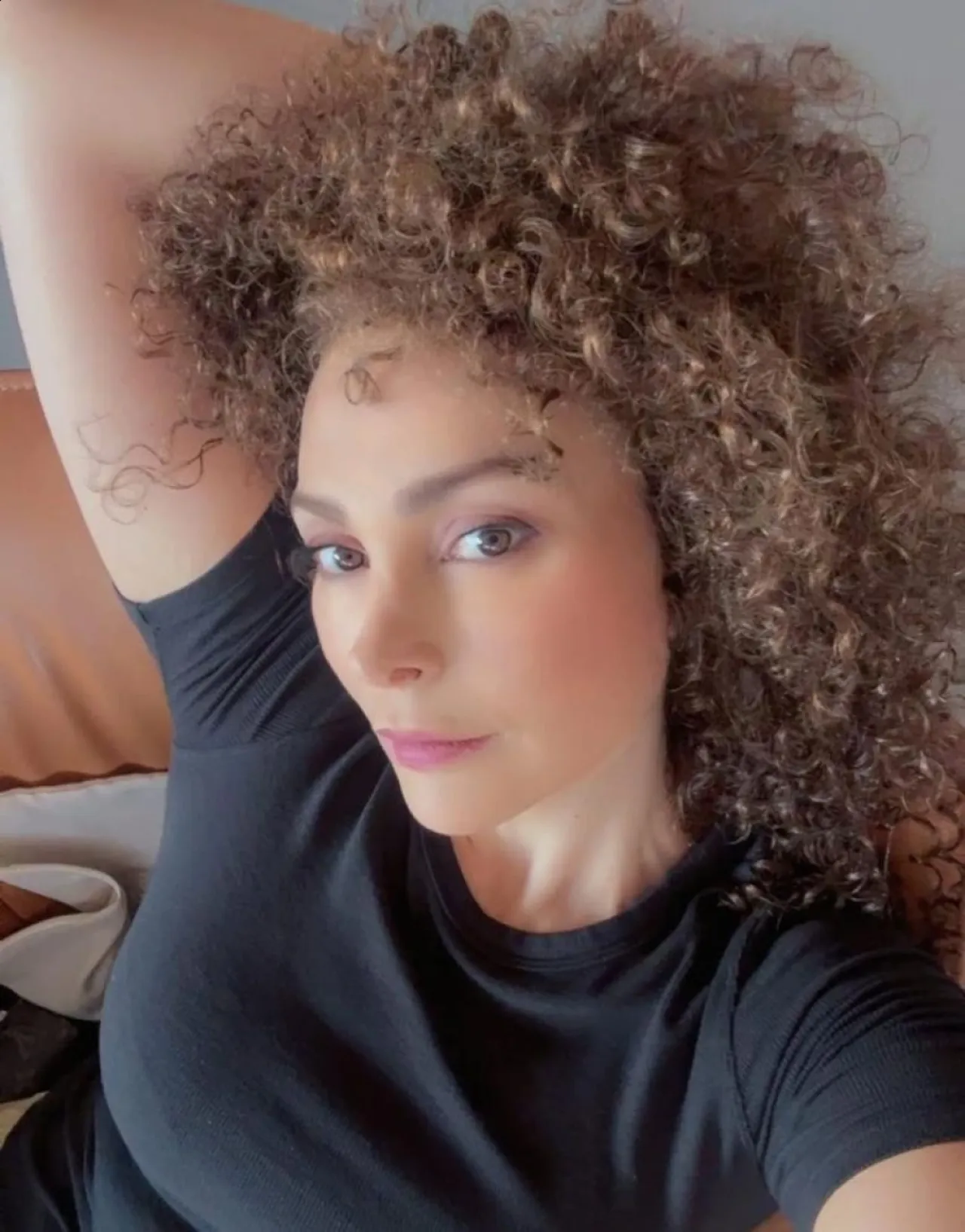 امل حجازي تخلع الحجاب