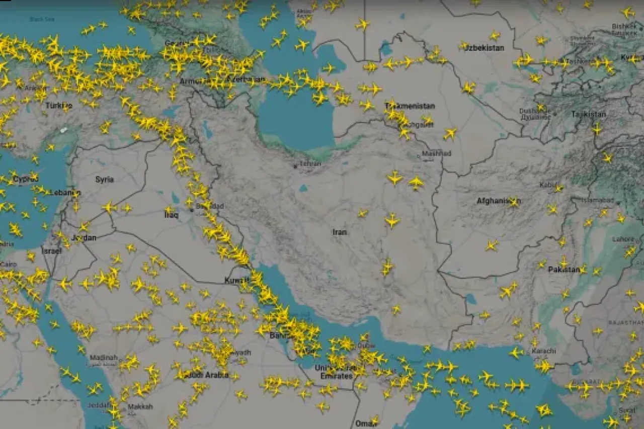 إعلام إيراني إغلاق المجال الجوي في غرب إيران ووسطها