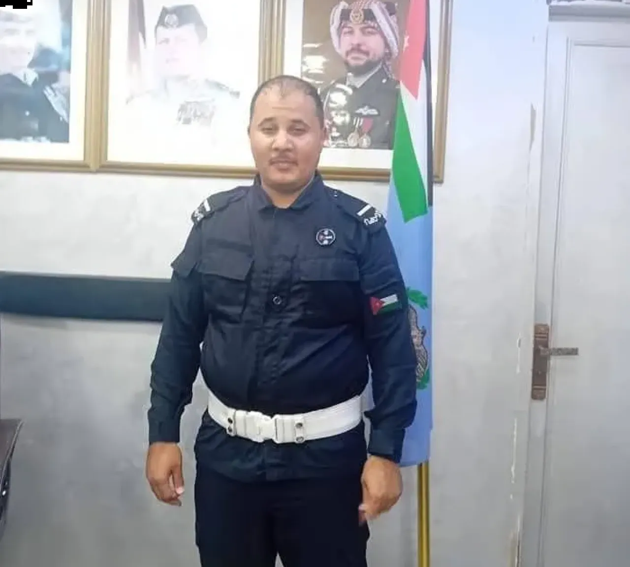 الأردن  رجل أمن ينقذ فتاة من الغرق في موقف بطولي