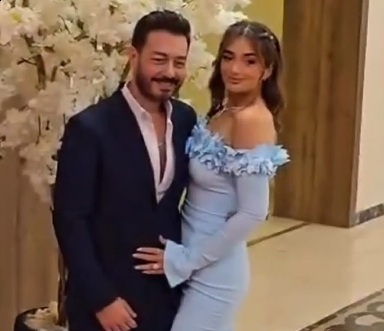 هجوم على ملك أحمد زاهر بسبب قربها من والدها بلا منطق