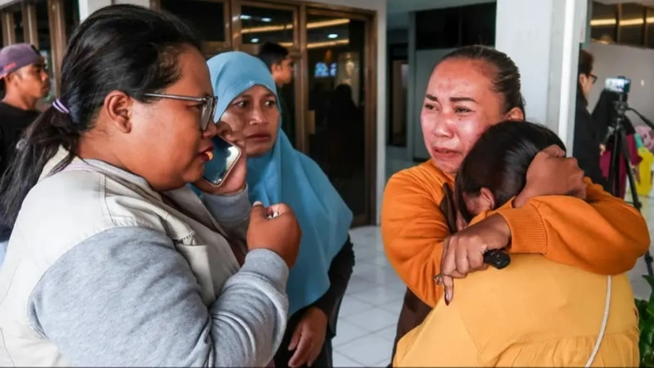 قتلى وجرحى ومفقودون في حادث غرق عبّارة بإندونيسيا