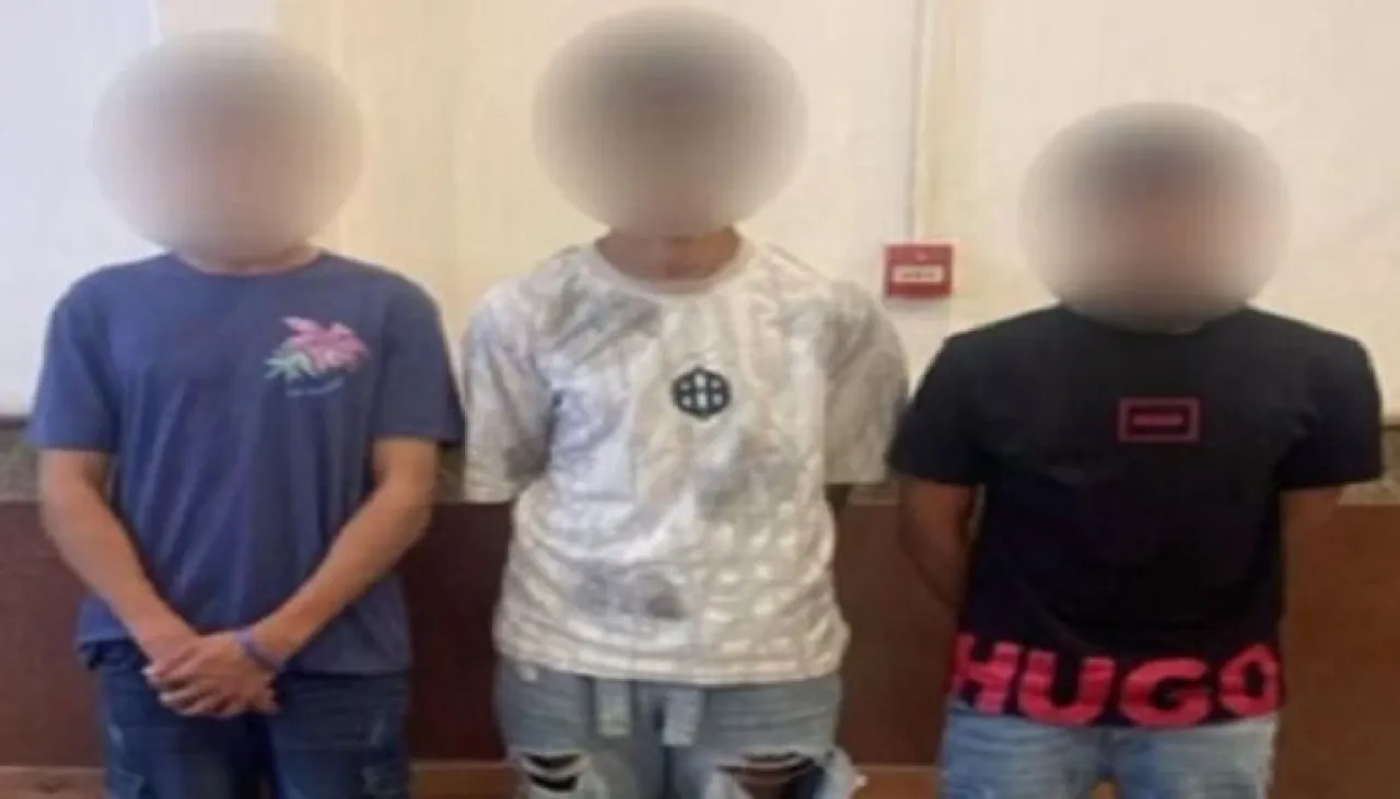 مصر  القبض على 3 شباب ركلوا فتاة لتحقيق مشاهدات