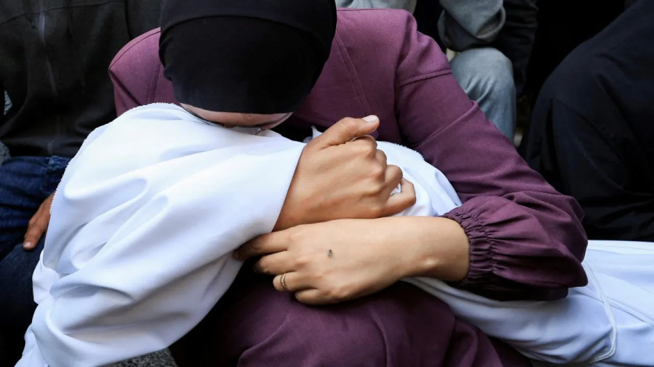 أكثر من 100 شهيد إثر غارات إسرائيلية على غزة منذ فجر الخميس