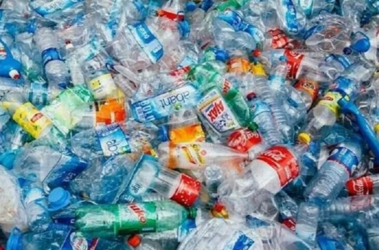 ثورة طبية وبيئية تصنيع مسكن شائع من نفايات البلاستيك