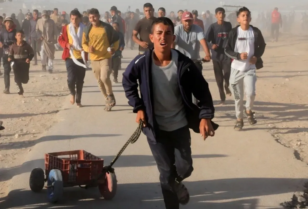 تحت غطاء المساعدات الإنسانية خطة أمريكية لتهجير الفلسطينيين من غزة