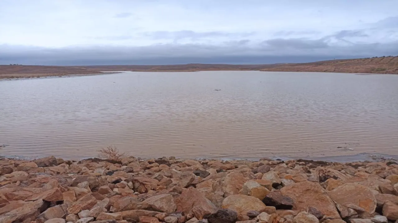 سلطة وادي الأردن تنفذ إجراءات احترازية لحماية سد الوحيدي في معان