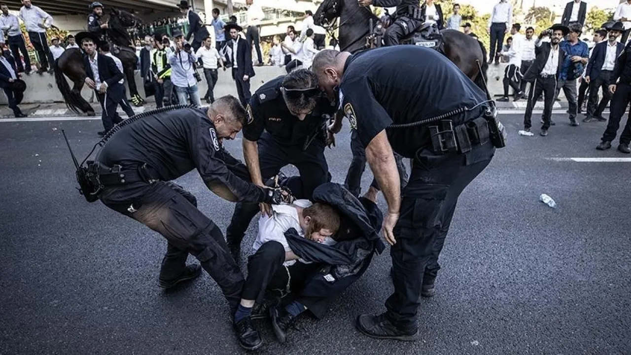 إسرائيل تقر قانونا بتجريد الضباط من رتبهم إذا دعوا للتمرد