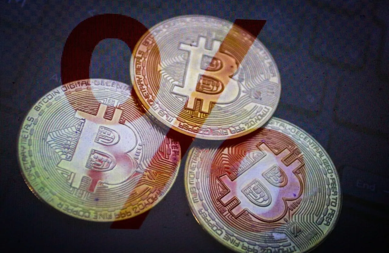 الإمارات توضح حقيقة منح الإقامة الذهبية للمستثمرين في العملات الرقمية