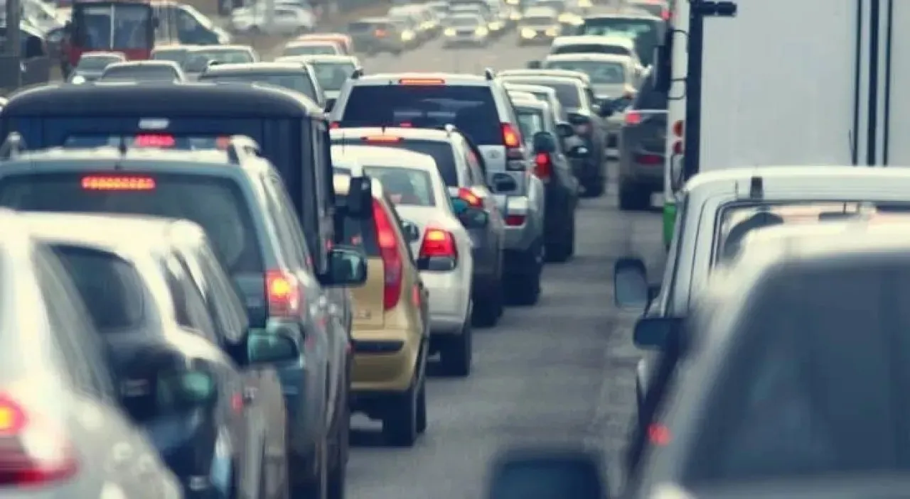 تعطل مركبات في صويلح يتسبب بأزمات مرورية