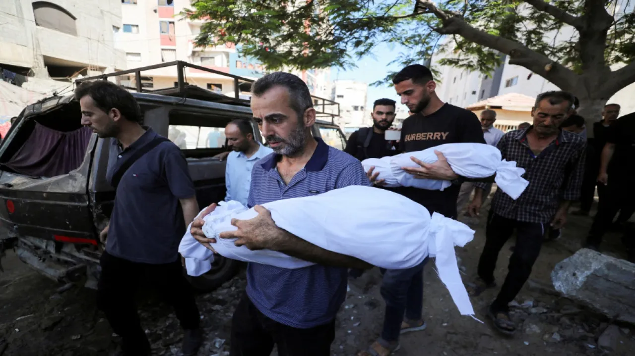 14 شهيدا وعدة إصابات في قصف للاحتلال على خان يونس منذ فجر الاثنين